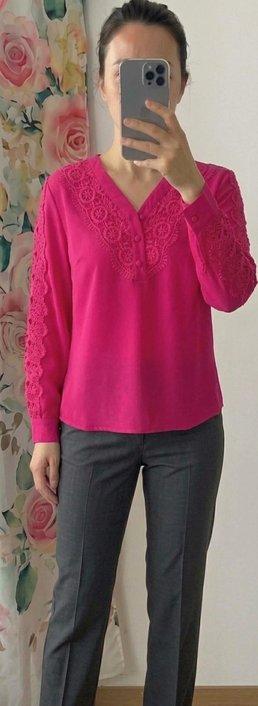 Blouse légère col boutonné détail dentelle 